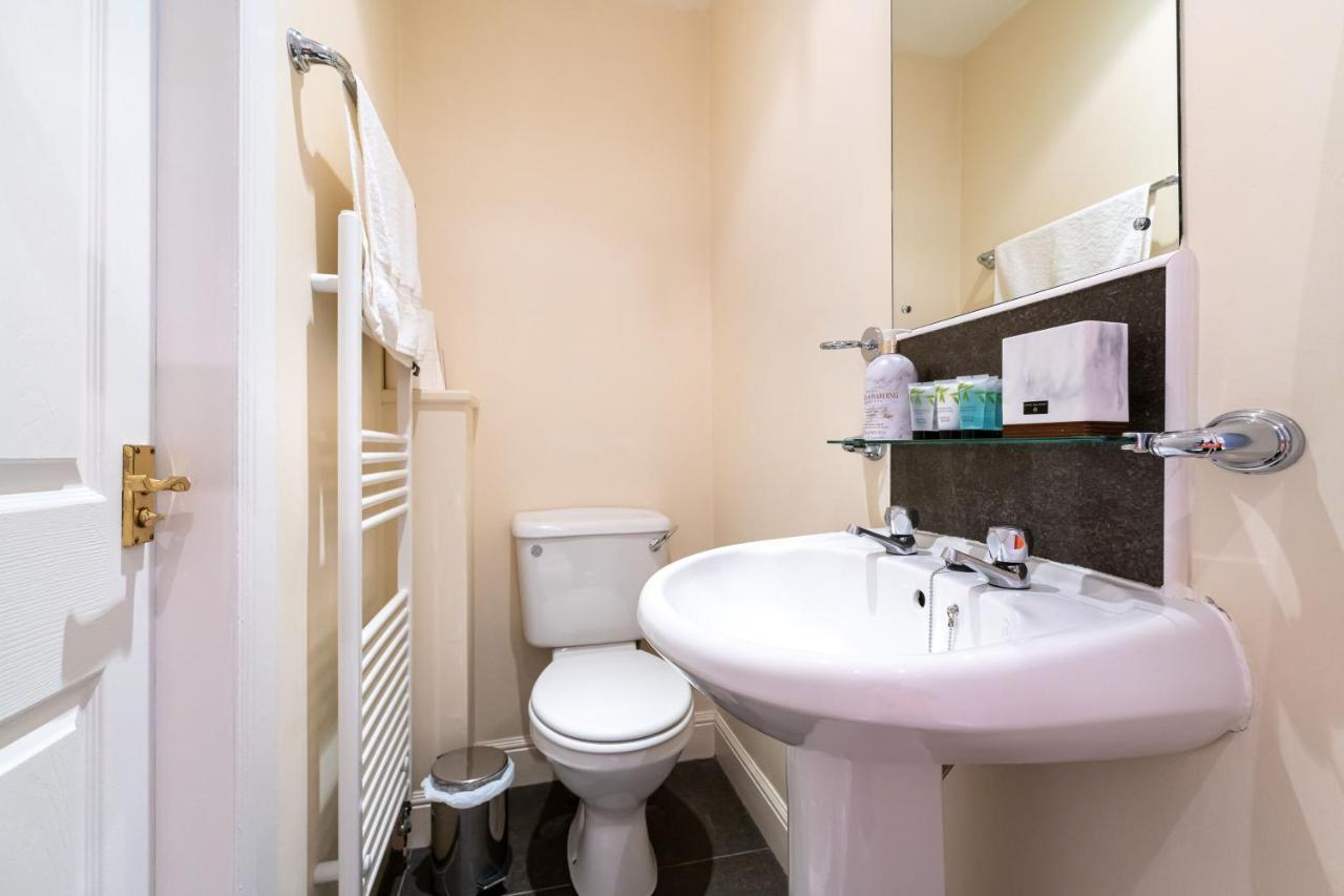 New Four Bedroom House - All Rooms Ensuite Stirling Exterior photo